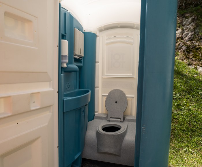 portable restroom with sink in NJ
